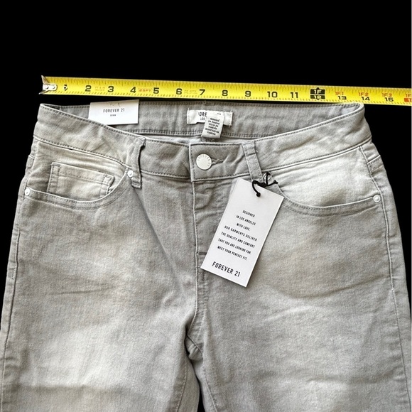 𝅺Forever 21 Low Rise Ankle Women’s Jeans • NWT • Size: 28​ - Picture 7 of 12